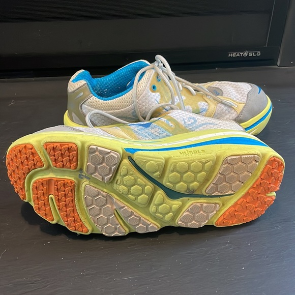 Hoka One One Womens Size 11 Bondi B High Visibility Yellow Running Time to fly. - Picture 13 of 13